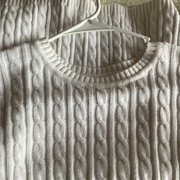 Sweater ribbed white long sleeves size L  in great shape stretches .💕💕 - Picture 6 of 8